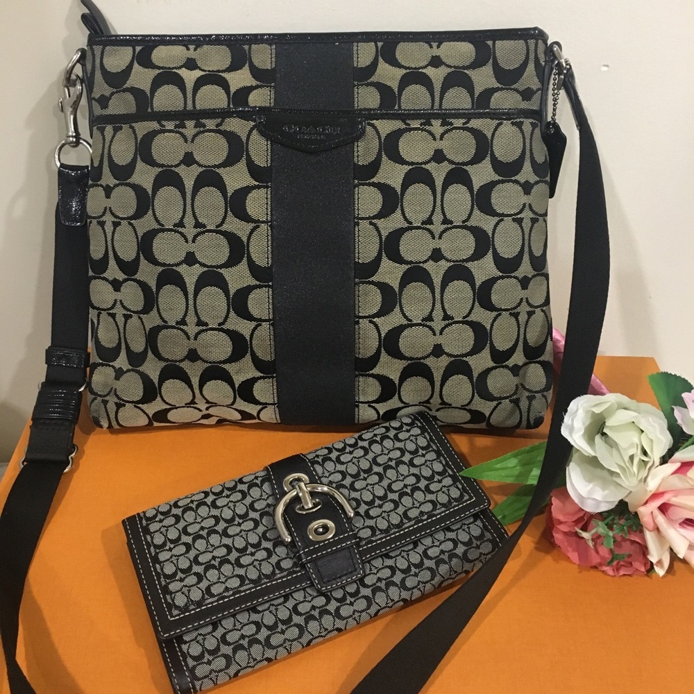 ❌ SOLD ❌ Coach Sling bag and wallet set